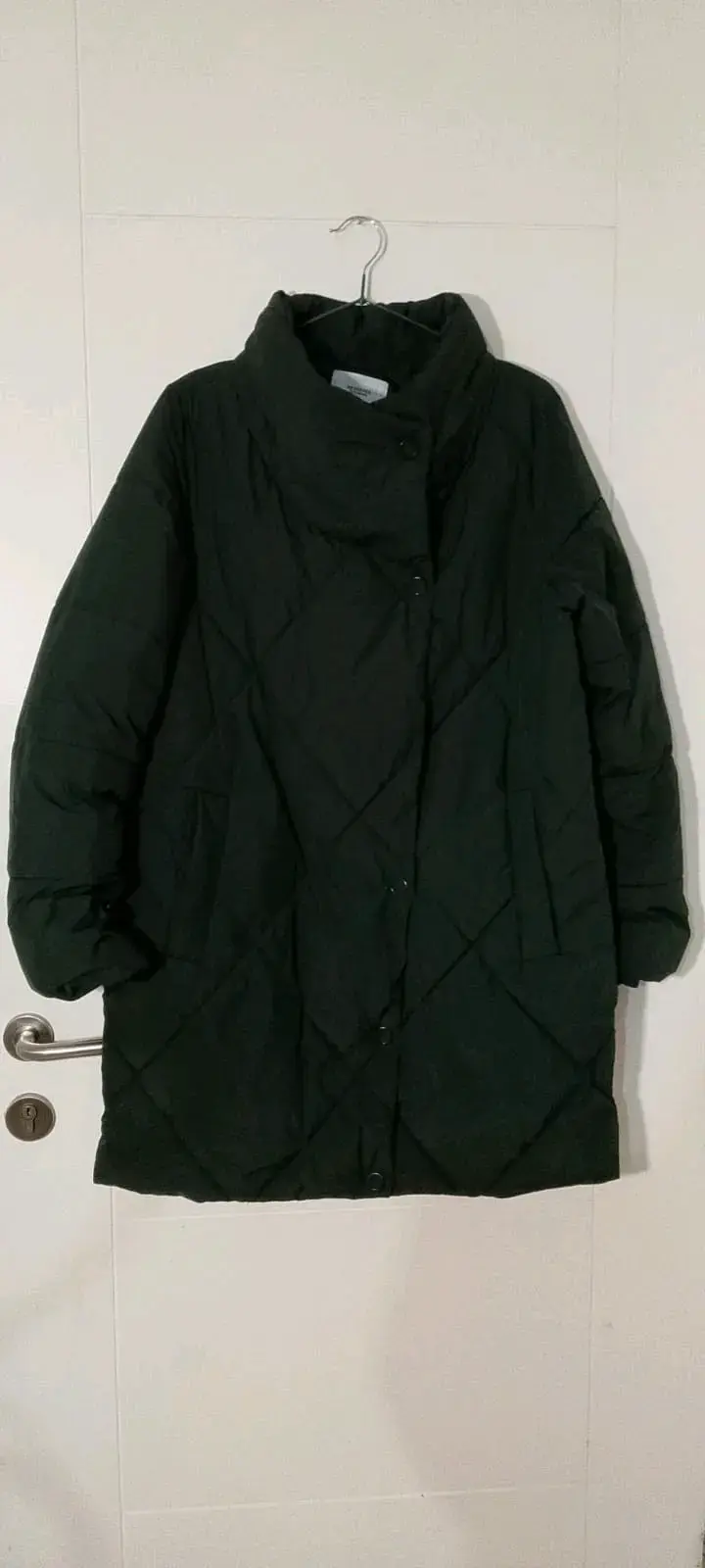 Abrigo acolchado verde oscuro para invierno
