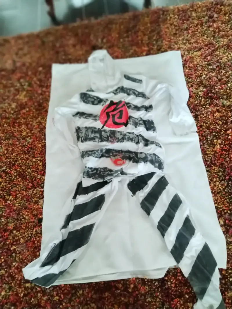 Disfraz de prisionero con diseño oriental