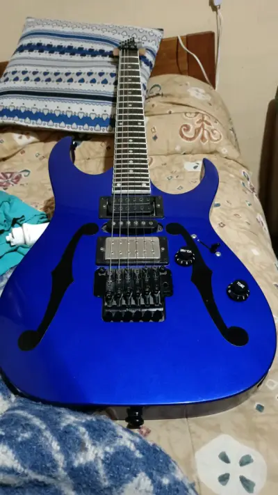 Guitarra eléctrica Ibanez GRG270 y Amplificador - miniatura 2