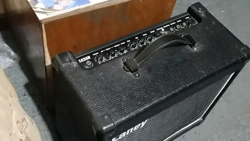 Guitarra eléctrica Ibanez GRG270 y Amplificador - 4