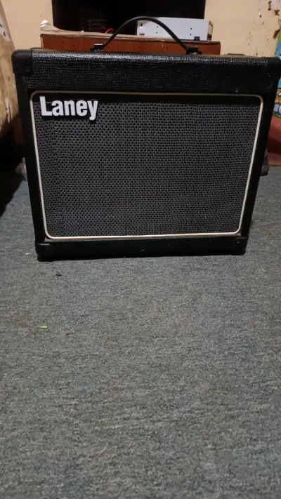 Guitarra eléctrica Ibanez GRG270 y Amplificador - miniatura 5
