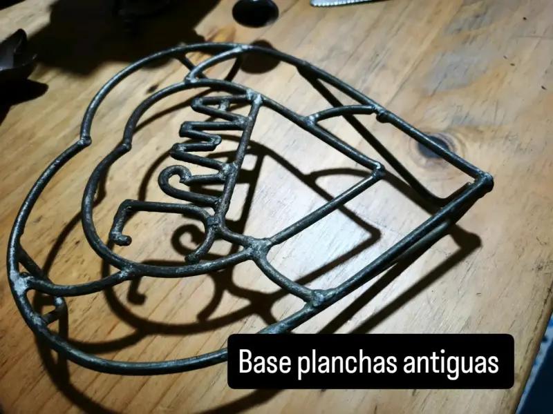 Base de hierro para planchas antiguas
