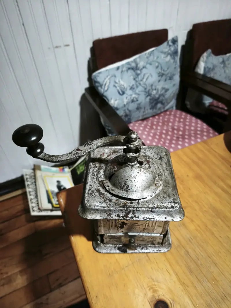 Molino de café antiguo de metal - 3
