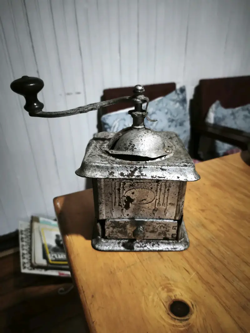 Molino de café antiguo de metal - 4