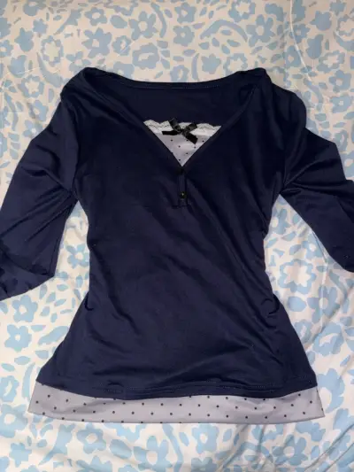 Polera azul con encaje - miniatura 1