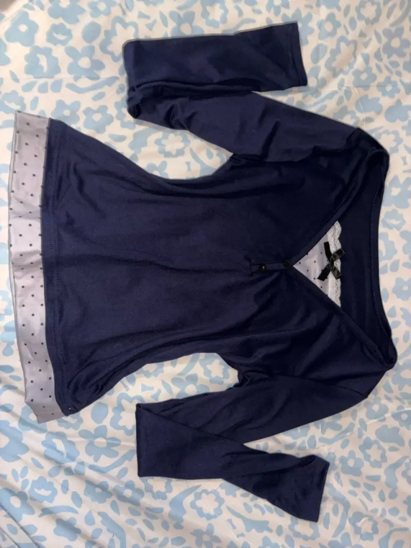 Polera azul con encaje - 2