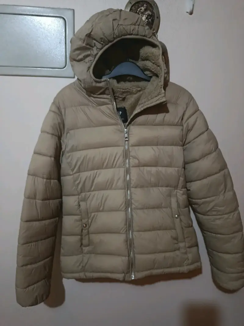Parka forrada con piel gorro color beige talla S