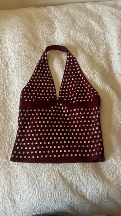 Top halter burdeos con tachas - miniatura 1