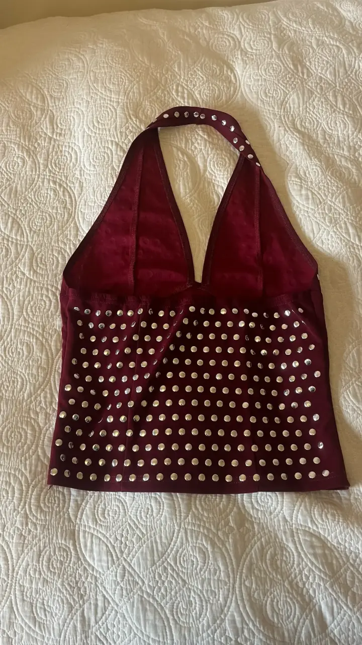 Top halter burdeos con tachas - 2