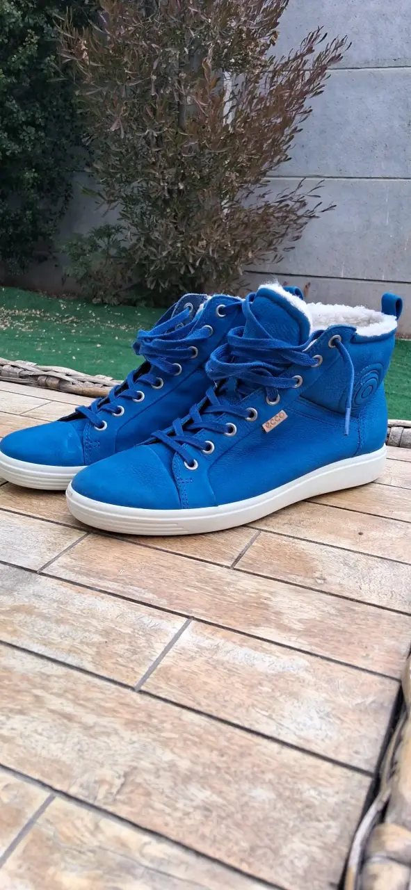 ZAPATILLAS MARCA ECCO CUERO AZULES N°38 - 1