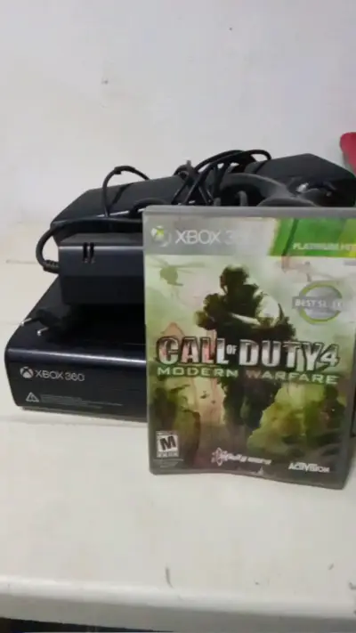 Consola Xbox 360 con control y juego - miniatura 2