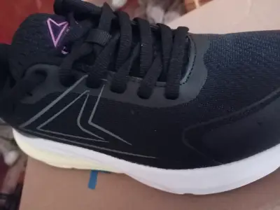 Zapatillas deportivas Power negras con suela amarilla - miniatura 2