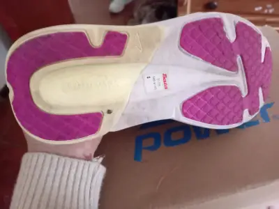 Zapatillas deportivas Power negras con suela amarilla - miniatura 5