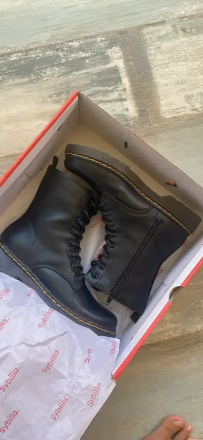 Botas negras de cuero Sybilla con cierre lateral - miniatura 1
