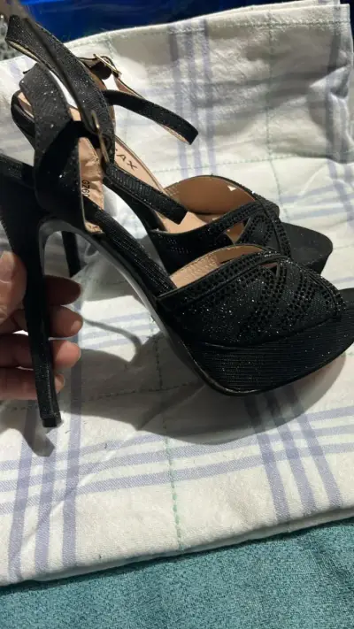 Sandalias de tacón alto negras con brillo - miniatura 2