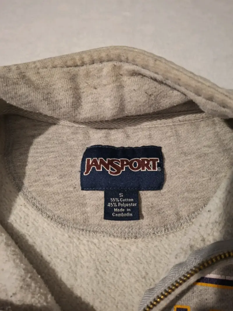 Polerón gris JanSport con diseño universitario - 2