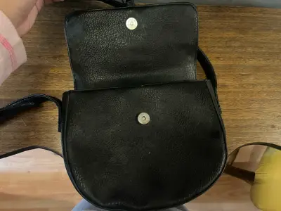Cartera de cuero negra con flecos - miniatura 3