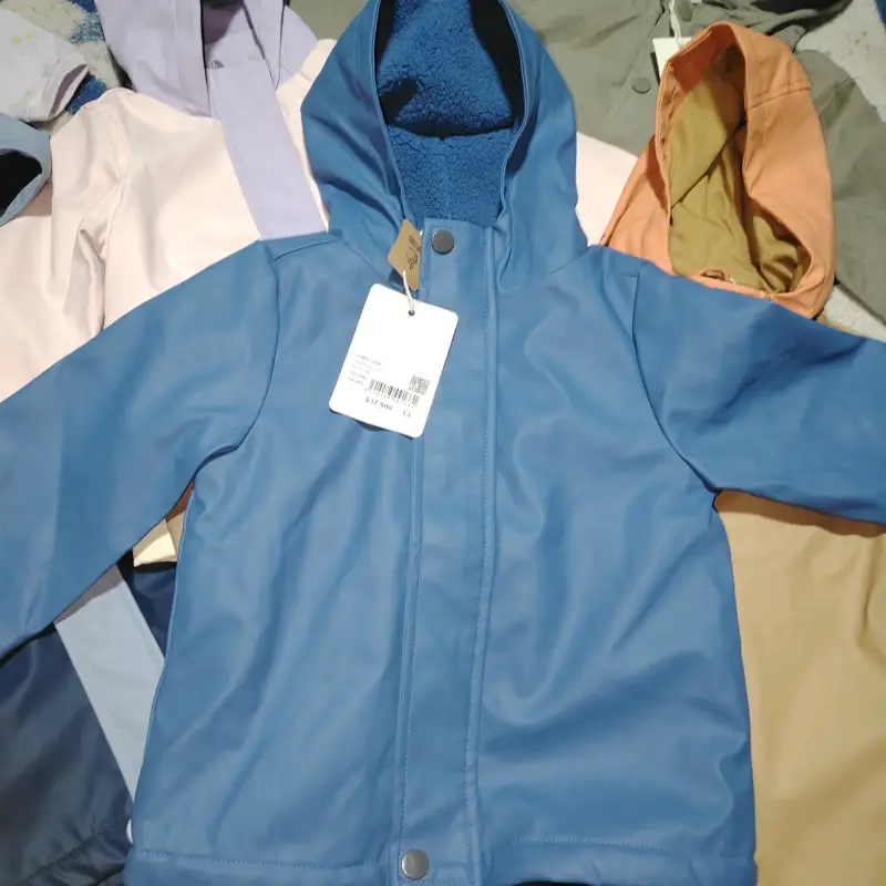 Chaqueta impermeable azul para niños con chiporro - 1