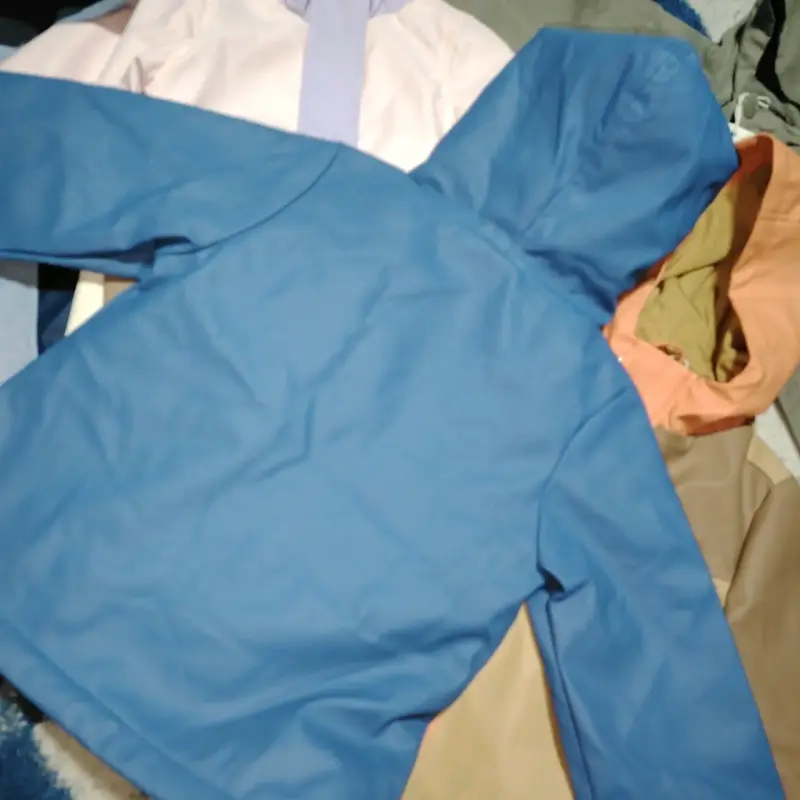 Chaqueta impermeable azul para niños con chiporro - 3