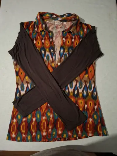 Blusa estampada multicolor con mangas largas - miniatura 1