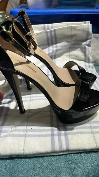 Tacones altos negros elegantes para mujer - miniatura 2