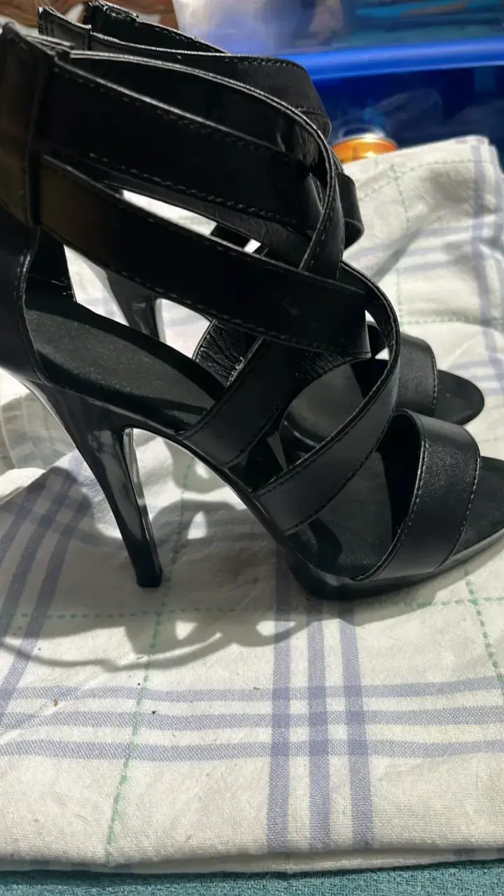 Sandalias de tacón alto negras elegantes - 2