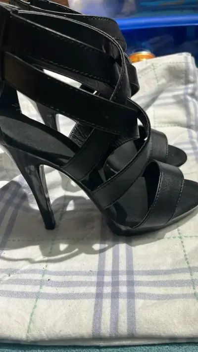 Sandalias de tacón alto negras elegantes - miniatura 3