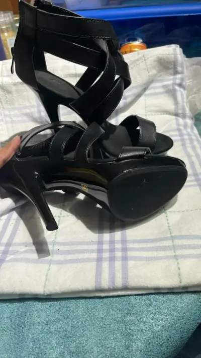 Sandalias de tacón alto negras elegantes - miniatura 4