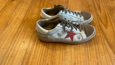 Zapatillas deportivas con estrella roja - miniatura 2