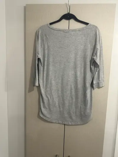Polera Gris manga 3/4 Con Carita Feliz Tachas - miniatura 4
