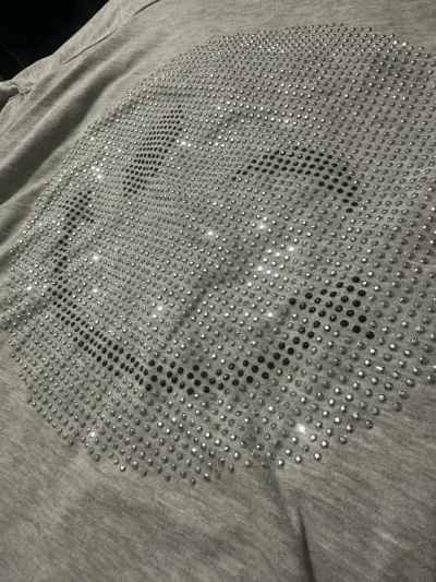 Polera Gris manga 3/4 Con Carita Feliz Tachas - miniatura 6