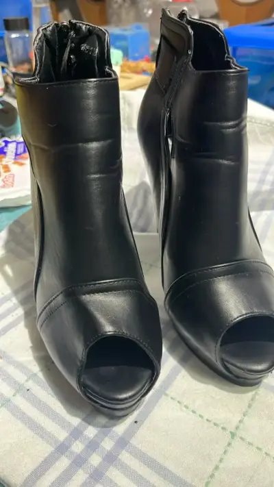 Botines de tacón alto abiertos negros - miniatura 1