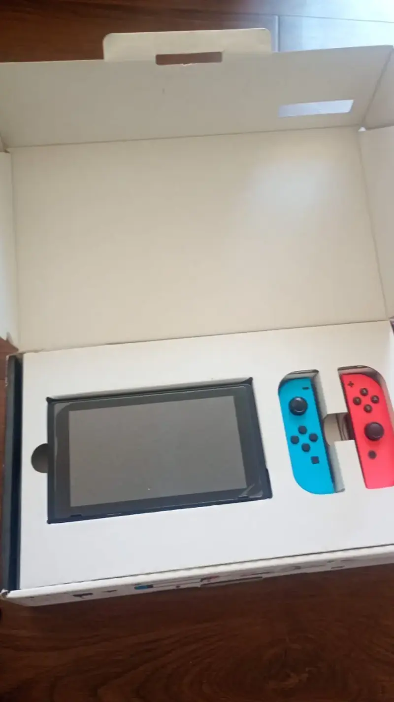Consola Nintendo Switch con juegos y accesorios - 3