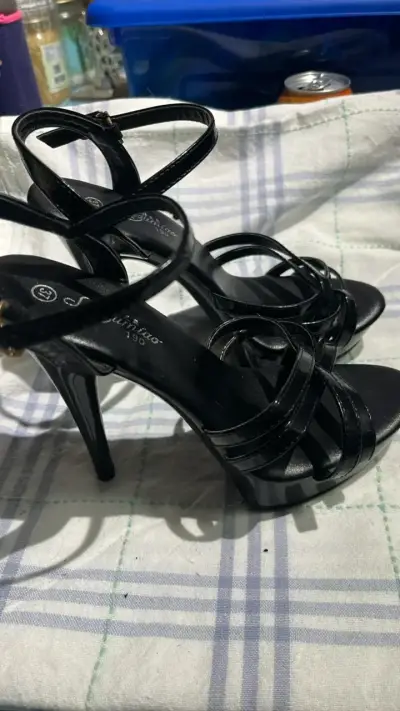 Sandalias de tacón alto negras elegantes - miniatura 2
