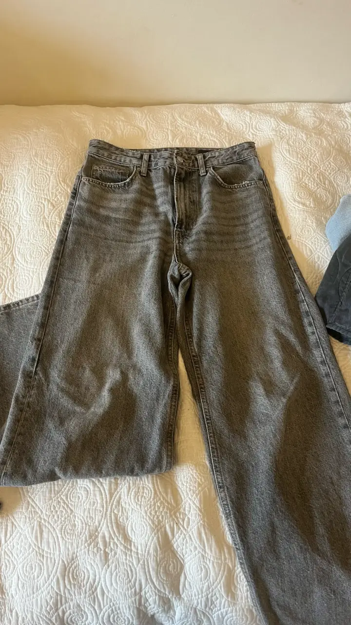 pantalón gris mujer