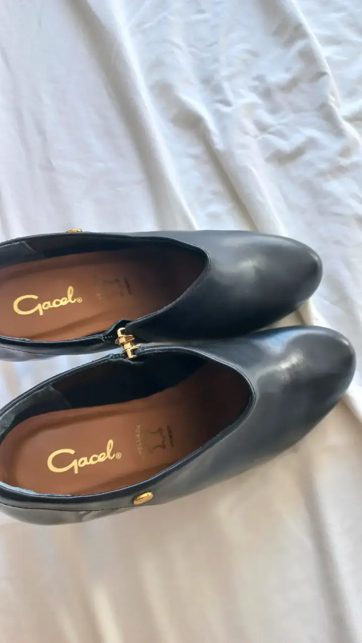 Botines de cuero negro con tacón alto - 2