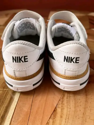 Zapatillas deportivas blancas Nike para niños - miniatura 3