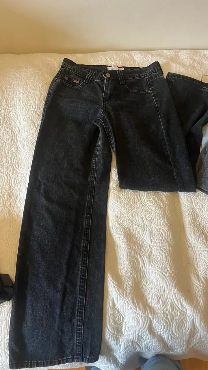 Jeans negros de mezclilla para mujer