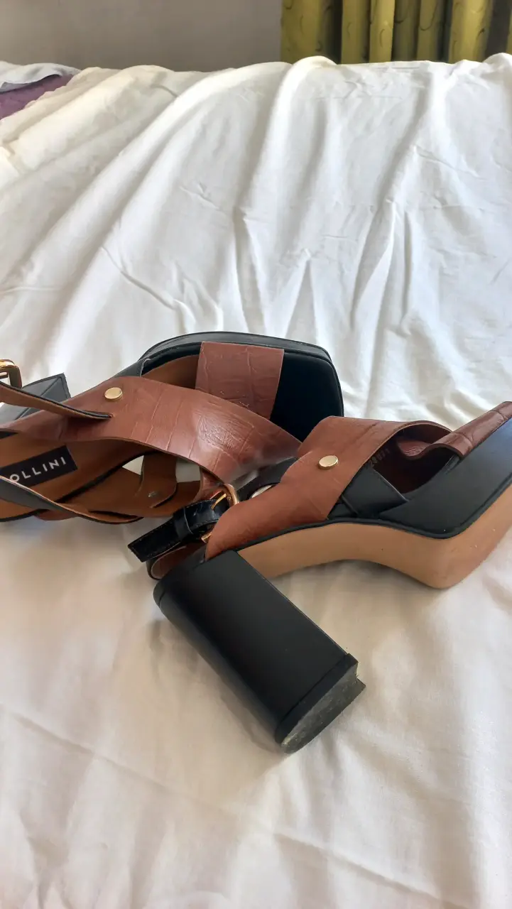 Sandalias de tacón alto marrón y negro Pollini - 1