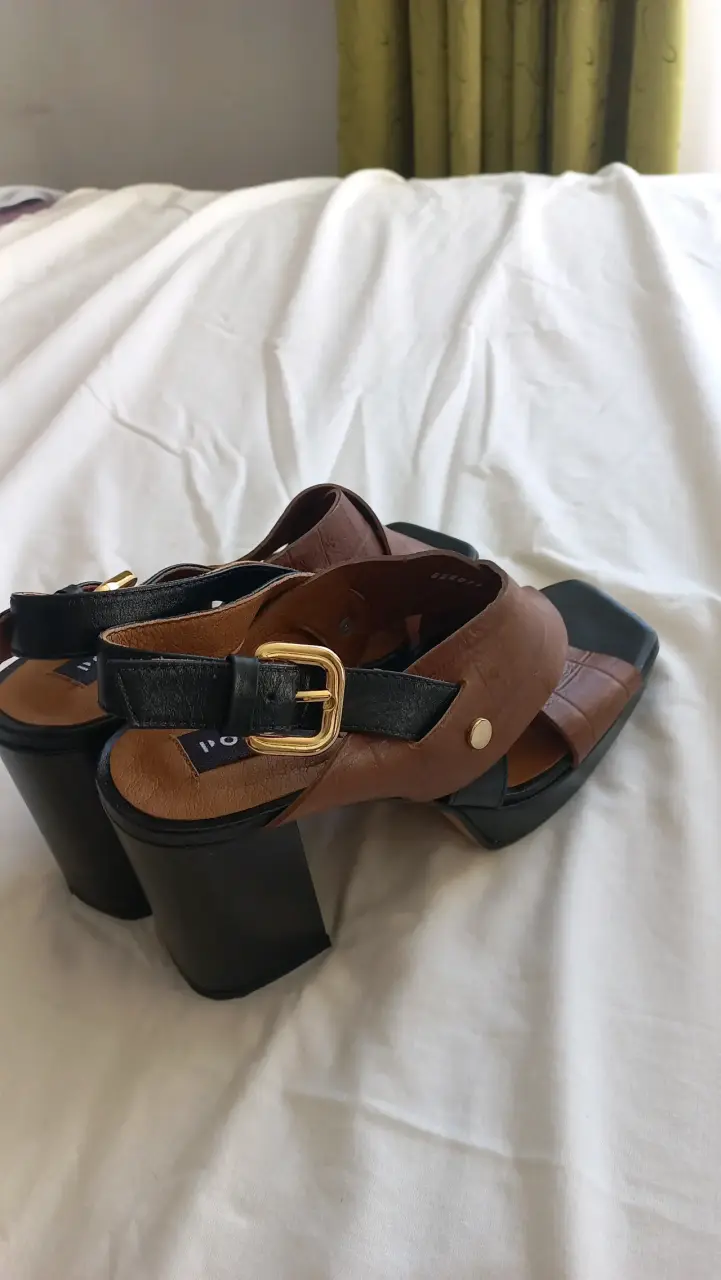 Sandalias de tacón alto marrón y negro Pollini - 2