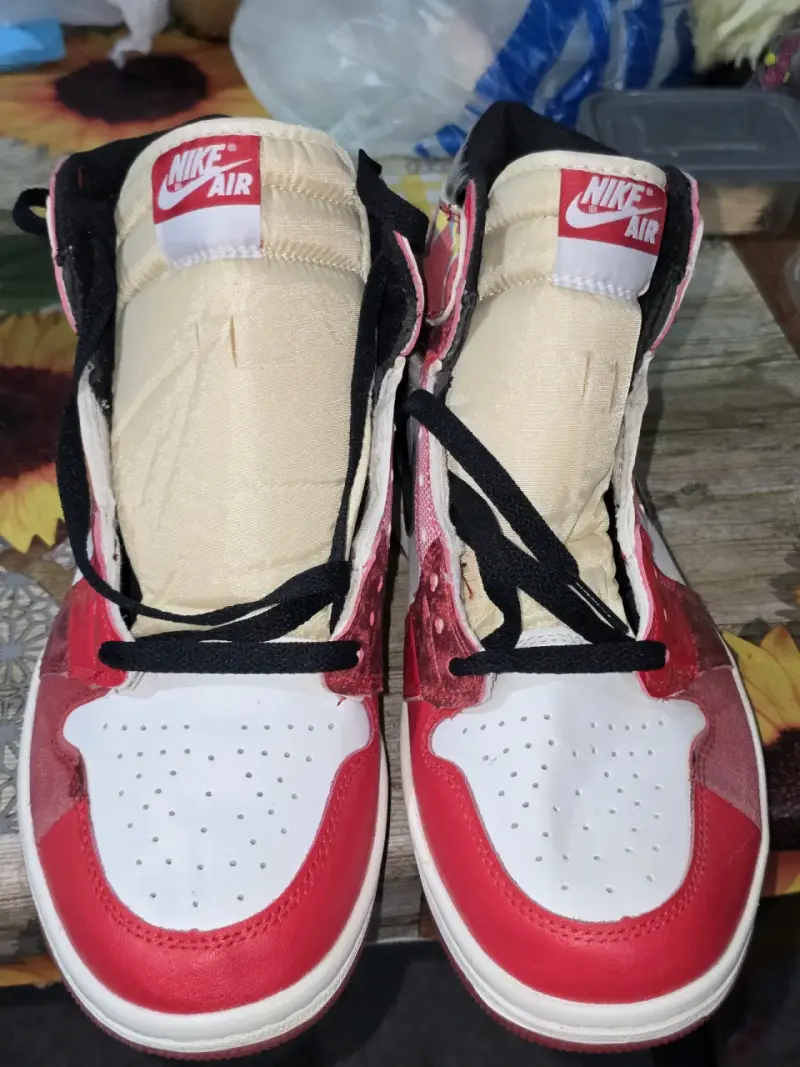 Zapatillas Nike Air Jordan rojas y blancas - 1