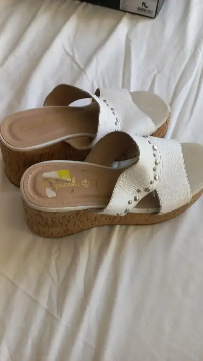 Sandalias plataforma blancas Gacel con tachas - miniatura 1
