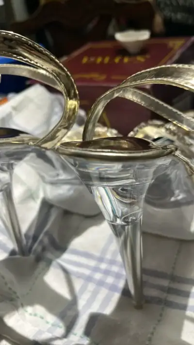 Sandalias de tacón transparente con pedrería - miniatura 4