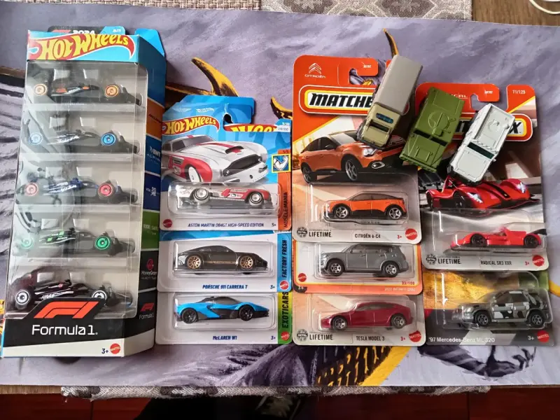 Set de 16 Autos de Juguete Hot Wheels y Matchbox