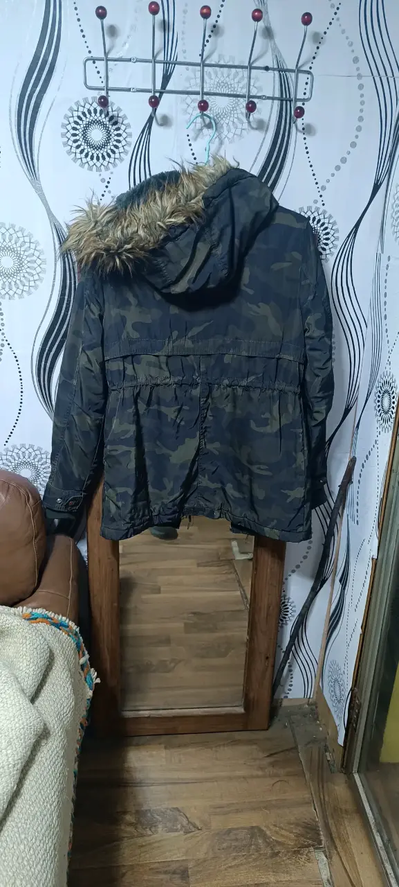 Parka camuflada con capucha de piel sintética - 2