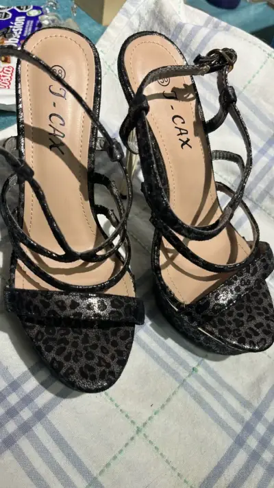 Tacones altos negros con estampado de leopardo J-CAX - miniatura 1