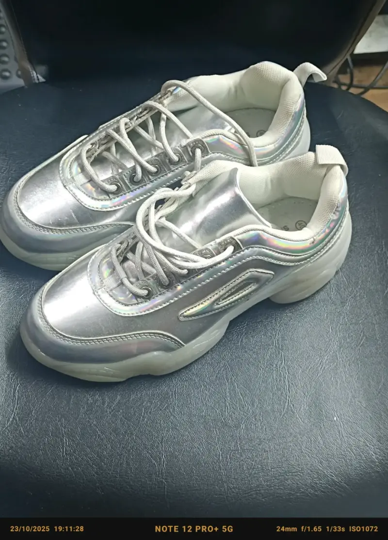 Zapatillas deportivas plateadas holográficas - 1