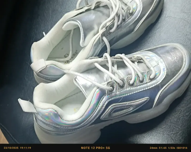 Zapatillas deportivas plateadas holográficas - 2