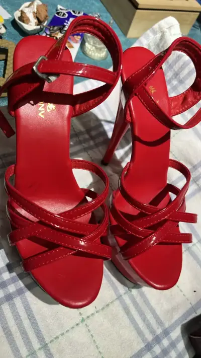 Sandalias de tacón alto rojas elegantes - miniatura 1