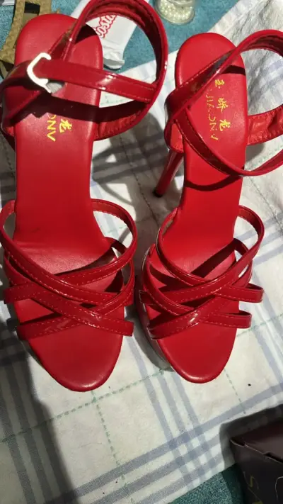 Sandalias de tacón alto rojas elegantes - miniatura 3